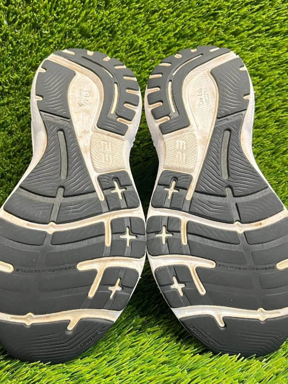 Brooks Adrenaline GTS 23 Womens‎ Size 7 Black Athletic Running Shoes Sneakers